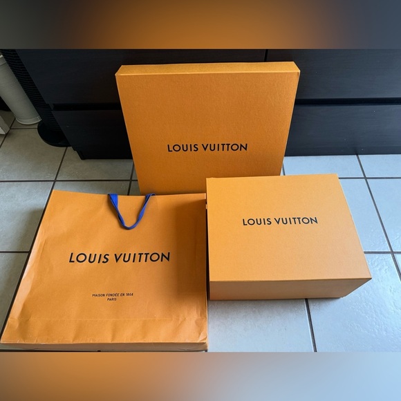 Designer dust bag, paper bag and Boxes (original) - Picture 2 of 2